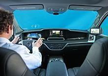 Alle relevanten Informationen im Kernsichtfeld per LCD-Monitor und HUD-Display im Blickfeld des Fahrers, Bedienung per Touchpad am Lenkrad. Ein wesentlicher Beitrag zu mehr Verkehrssicherheit.